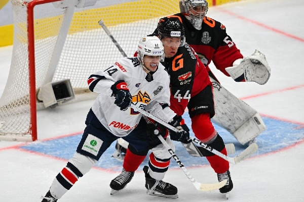 Паливко бросал за всю команду, но не помог "Металлургу" обыграть "Авангард" Мартынова в КХЛ