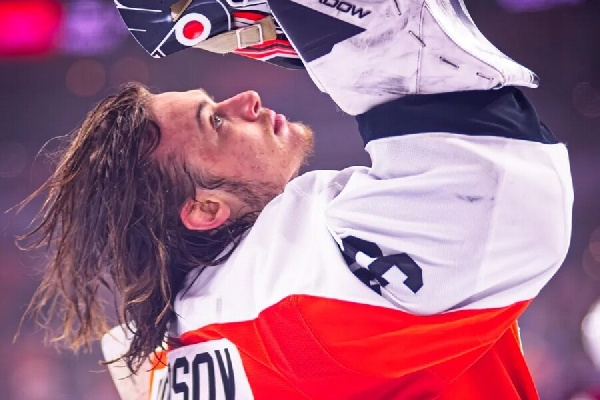 Колосов сделал 29 сейвов и был признан первой звездой матча в свой день рождения