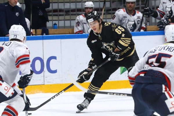 Шайба Чезганова не спасла "Адмирал" от поражения в матче КХЛ с "Нефтехимиком"