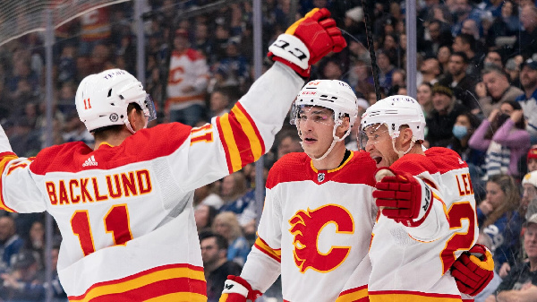 "Калгари" Шаранговича обыграл "Бостон" Колячонка в матче НХЛ