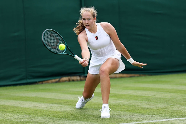 18-летняя россиянка Андреева уверенно вышла в третий круг Уимблдона