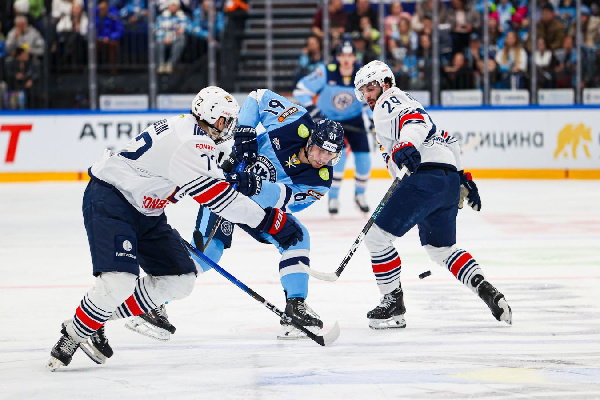 Ассист Сушко не помог "Сибири" в матче с лучшей командой КХЛ