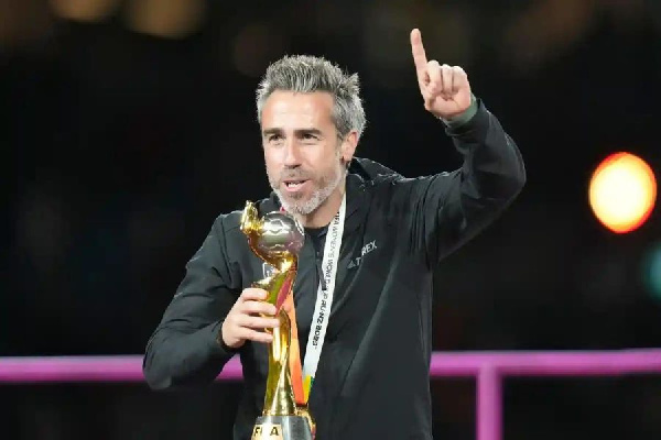 Тренер женской сборной Испании осудил главу RFEF Рубиалеса за поцелуй с Эрмосо