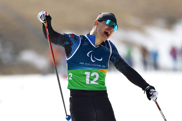 Белорусские паралимпийцы вернулись с Игр-2026: их торжественно встретили в Минске