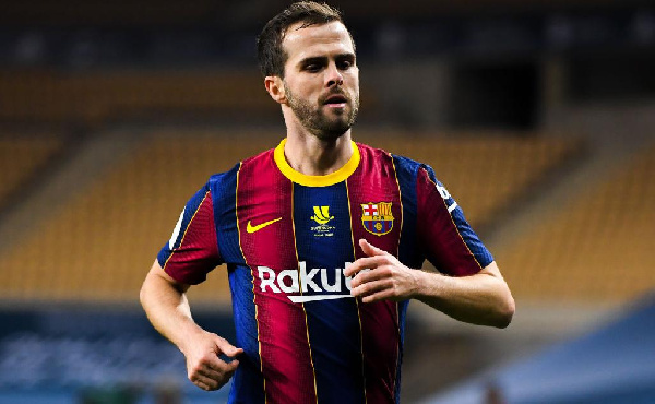 Экс-игрок "Барселоны" завершил карьеру и не присоединится к футболисту сборной Беларуси в Казахстане