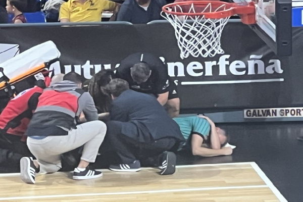 Судья получил жуткую травму в матче Лиги чемпионов ФИБА