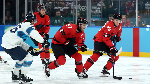 Сборная Канады в тяжелом матче обыграла Финляндию в полуфинале Олимпиады-2026