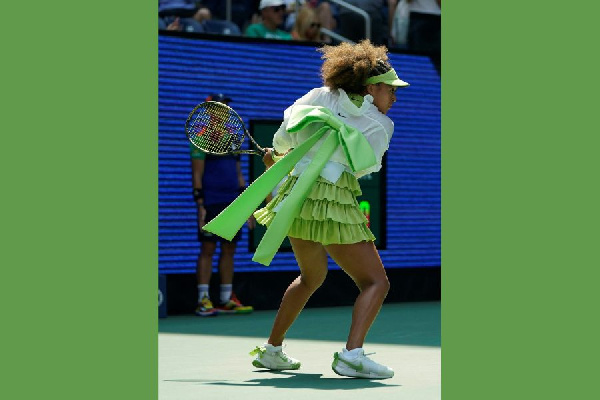 С боку бантик. Зацените необычный наряд Наоми Осаки на US Open-2024