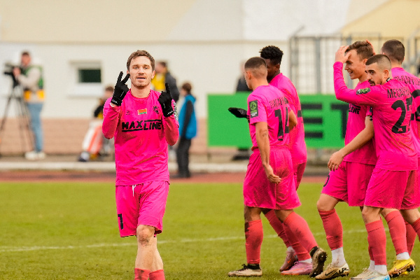 Телеканал "Беларусь 5" покажет кубковый матч между МЛ и "Слонимом"