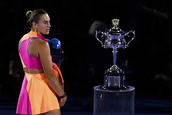 Роскошь и комфорт: Арина Соболенко с бойфрендом путешествуют Emirates: ФОТО