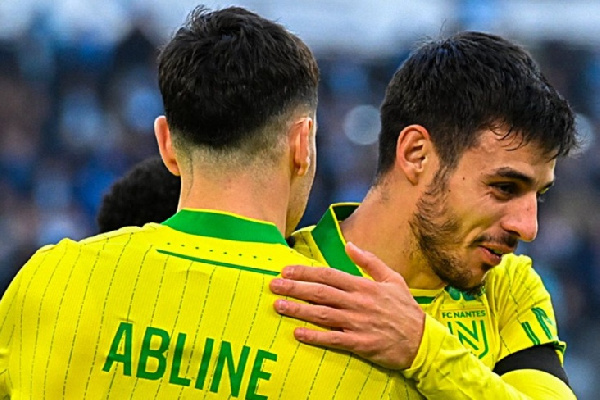 "Марсель" вдевятером не справился с "Нантом" в матче Лиги 1