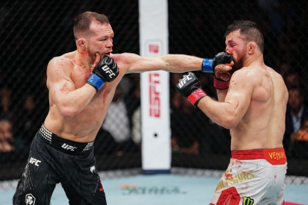 Пётр Ян взял реванш у Двалишвили и вновь стал чемпионом UFC