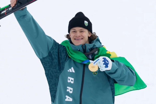 Роналдиньо поздравил первого в истории Бразилии чемпиона зимних Олимпийских игр