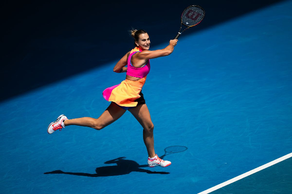 Арина Соболенко снова разрисовала лицо своему тренеру — ВИДЕО