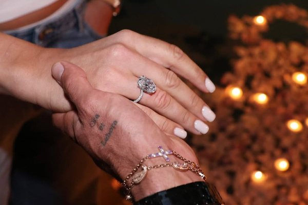 "Как я могла сказать "нет"?: Соболенко вышла на матч с помолвочным кольцом с бриллиантом в 12 карат