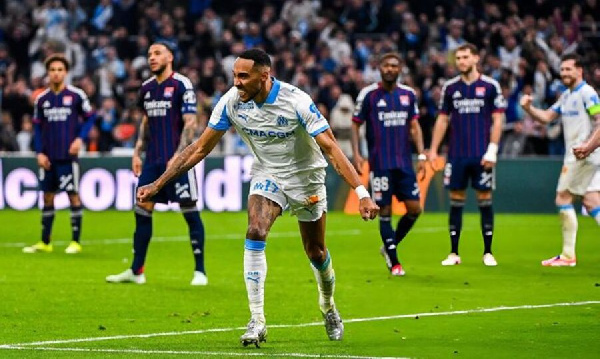 Дубль Обамеянга помог "Марселю" обыграть "Лион" и приблизиться к "тройке" Лиги 1