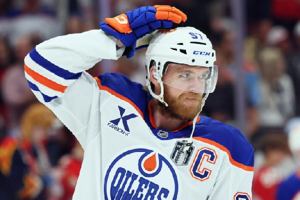 Гонка бомбардиров НХЛ: Макдэвид лидирует, Кучеров в двух очках