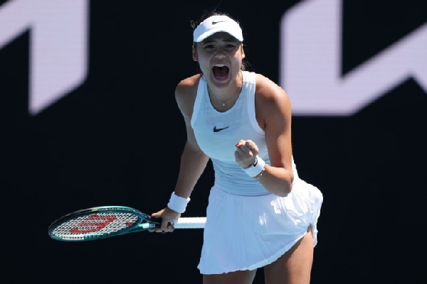 Чемпионка US Open — 2021 вышла во второй круг турнира в Дубае, обыграв Саккари