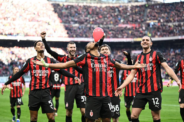 "Милан" возглавил таблицу Серии А, "Наполи" старается не отставать