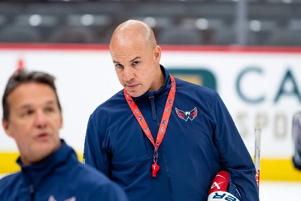 "Я немного удивлён": главный тренер "Вашингтона" — о дебюте Ильи Протаса в НХЛ