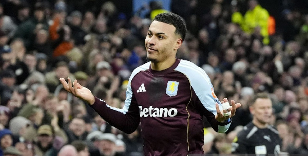 "Астон Вилла" добыла десятую победу кряду, обыграв "Манчестер Юнайтед"