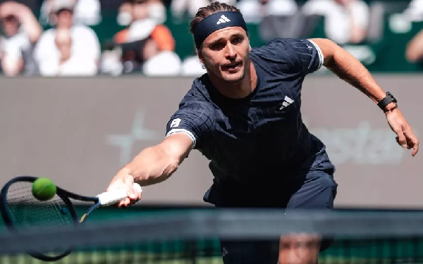 Александр Зверев на двух тай-брейках вышел в полуфинал турнира ATP-500 в Галле