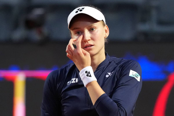 Елена Рыбакина стартовала на "Ролан Гаррос" с уверенной победы