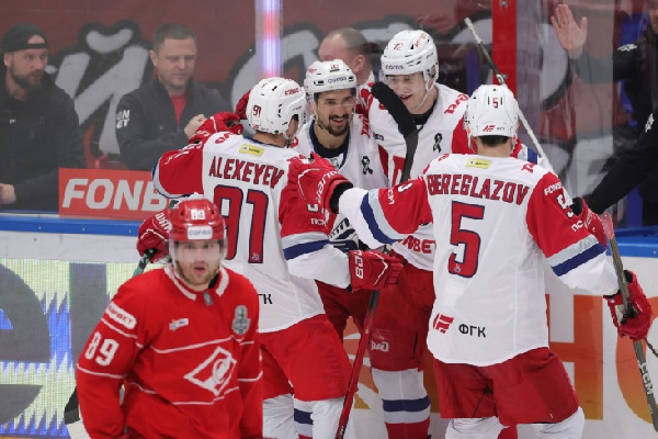 "Локомотив" сделал камбэк в матче со "Спартаком" и вышел во второй раунд Кубка Гагарина