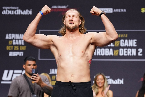 Второй номер рейтинга UFC в тяжёлом весе Волков одержал 14-ю победу в карьере