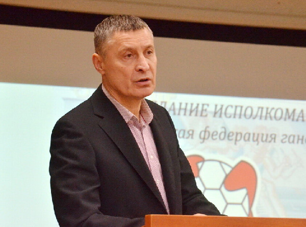 "Позиция не очень понятна". Валерий Певницкий рассказал о потерях в составе сборной Беларуси