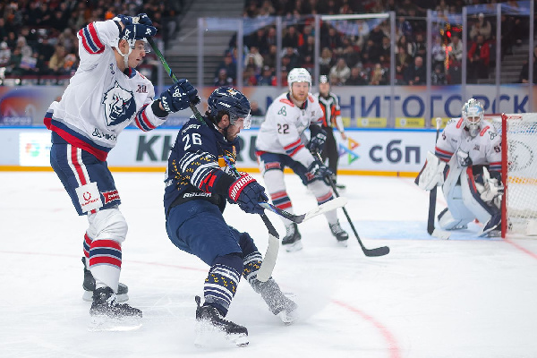 "Металлург" Паливко по буллитам одолел "Нефтехимик" в матче КХЛ