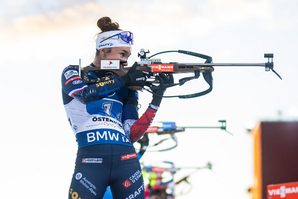 Французы выиграли смешанную эстафету в Эстерсунде, шведы пролетели мимо топ-6