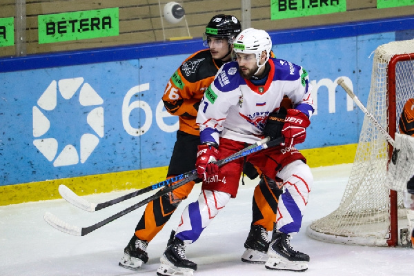 По НХЛ-овски: "Славутич" забросил семь шайб и обыграл "Шахтер" на выезде