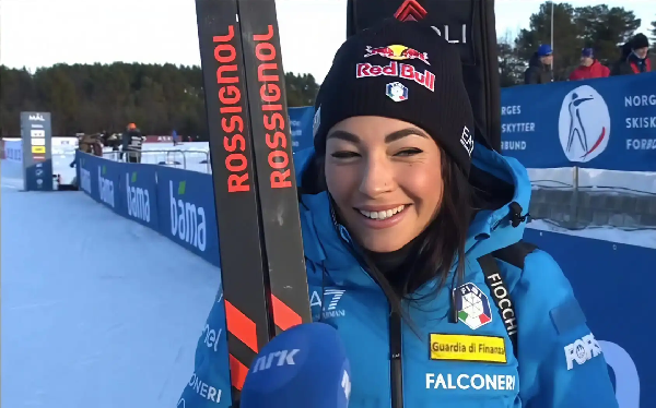 Самая красивая биатлонистка мира в возрасте 35 лет заехала на пьедестал в первой же своей гонке межсезонья