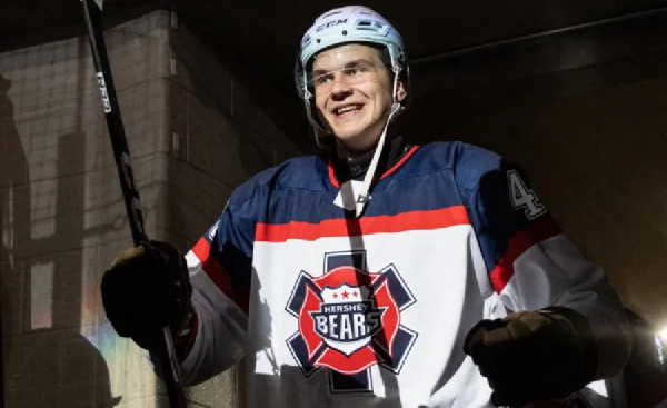 Протас бросил, но не забил, Колосов остался на скамейке: итоги матчей белорусов в АХЛ