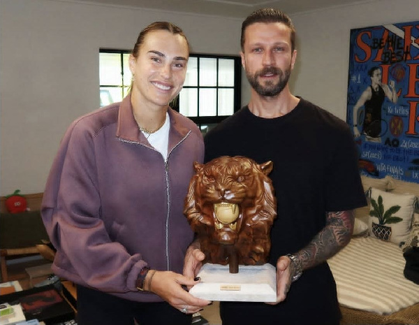 Ручная работа: бразильский ремесленник создал скульптуру тигра для Соболенко — ФОТО