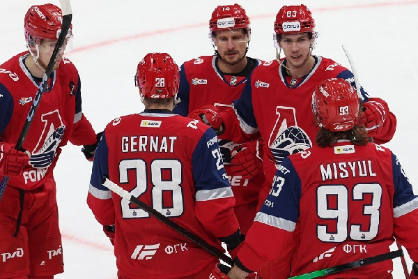 "Локомотив" обыграл "Спартак" в домашнем матче КХЛ