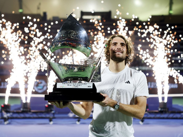 Циципас не сумел защитить титул турнира ATP-500 в Дубае, проиграв в первом раунде