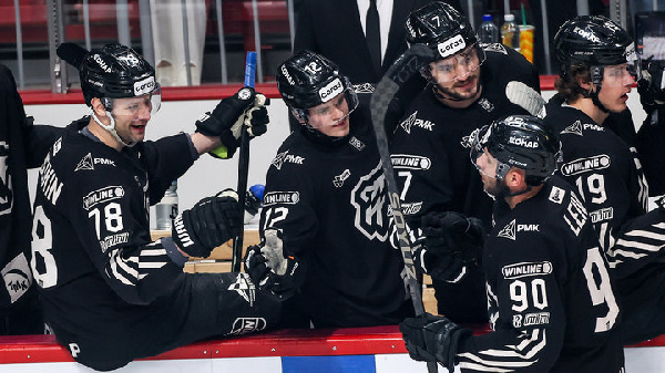 "Трактор" на домашней арене обыграл "Ладу" в матче КХЛ