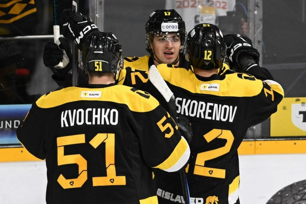 Два результативных балла Скоренова помогли "Северстали" одолеть "Амур" в матче КХЛ