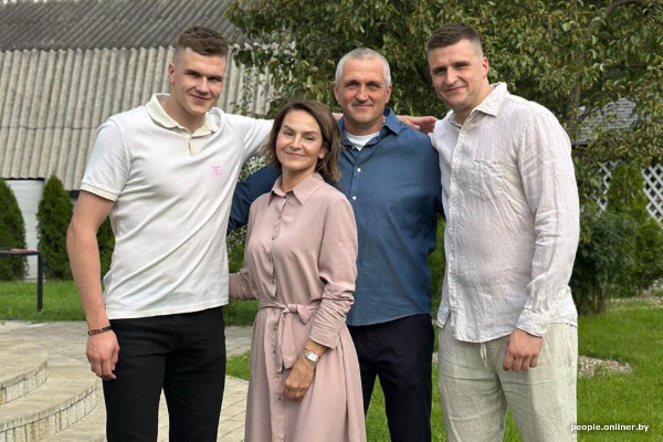 "Я не просила за Илью!": Мама Протасов опровергает слова Карбери