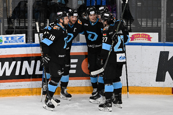 Демченко — в воротах, Пинчук — центр первого звена: состав "Динамо" на матч с "Ладой"