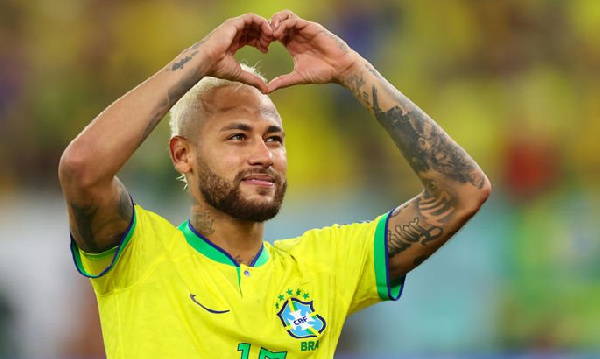 Неймар продлил контракт с "Сантосом" 