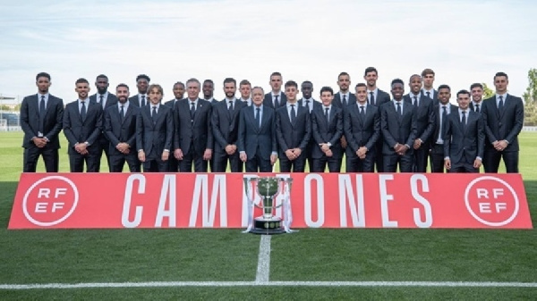 Мадридскому "Реалу" вручили чемпионский кубок Ла лиги