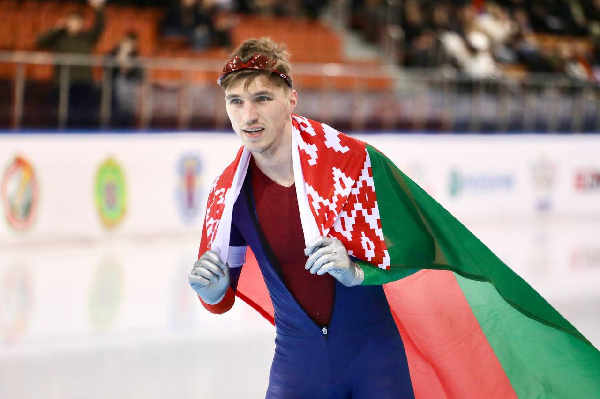 Егор Доморацкий выиграл золото на чемпионате России по конькобежному спорту