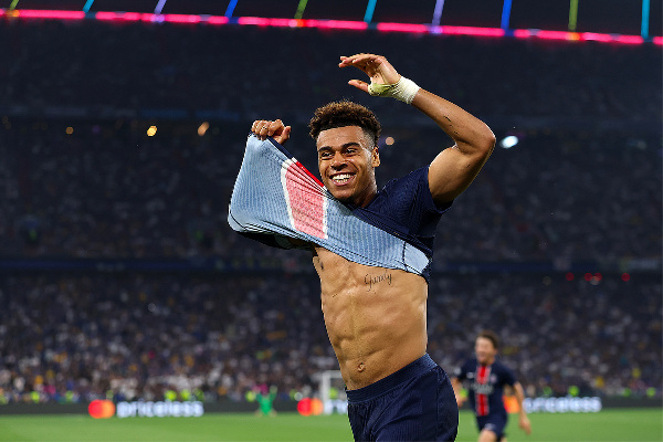 Вингера ПСЖ Дезире Дуэ признали лучшии молодым игроком года в Европе