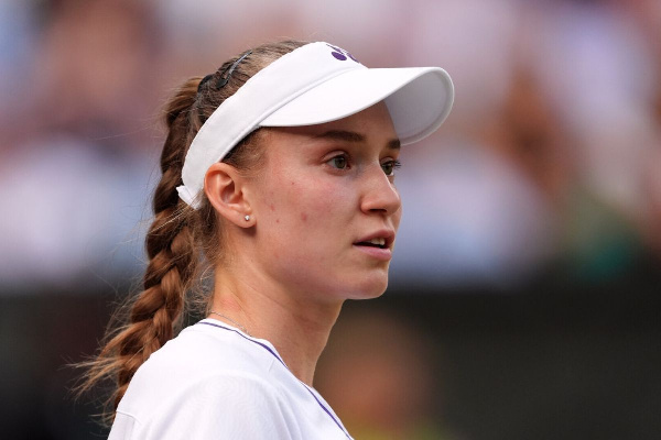 Елена Рыбакина снялась с турнира WTA-1000 в Дубае (ОАЭ) по ходу матча