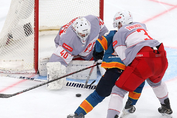 "Спартак" вырвал победу у "Шанхай Дрэгонс" в матче КХЛ