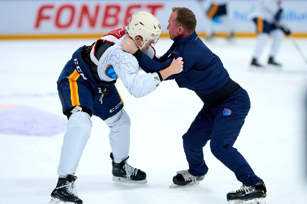 Егор Чезганов "подрался" с тренером "Шанхай Дрэгонс" на тренировке