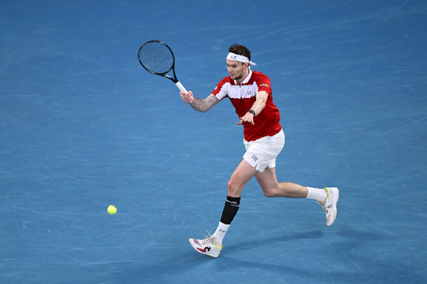 Александр Бублик проиграл Таллону Грикспору во втором круге турнира в Дубае